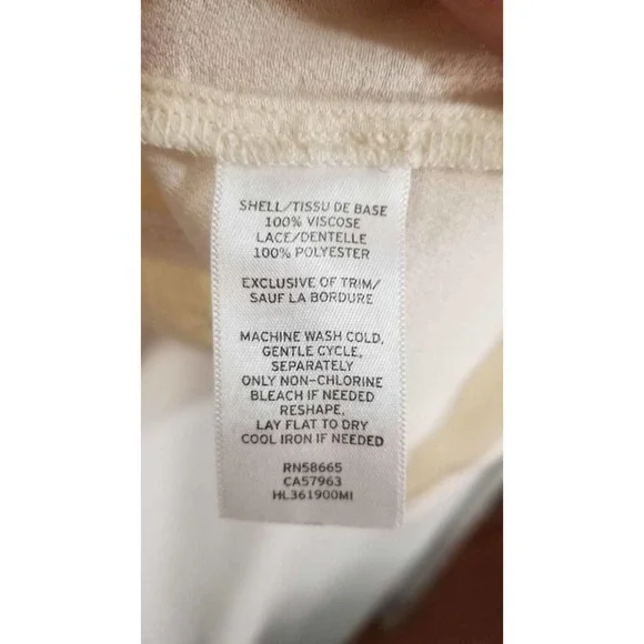 New! Gorgeous antique lace button back blouse by Hinge. - Picture 8 of 9